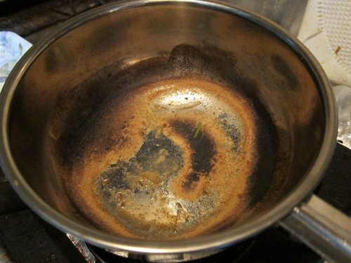 短短5分鐘令燒焦的鍋子變回原狀