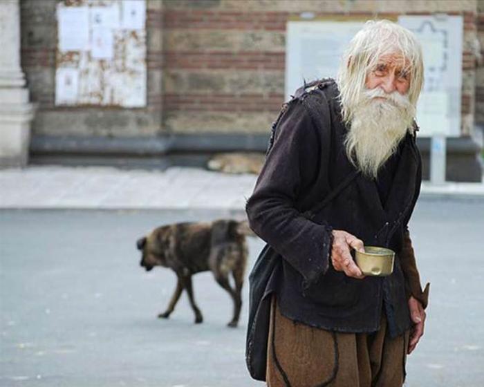這位99歲老伯伯雖然是個乞丐，但要你看了他做的事，遠都不會忘記…