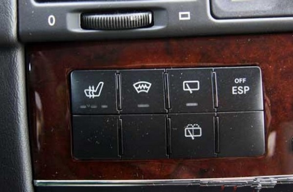 80%新手駕駛都不知道，車裡有很多『不起眼』的按鈕是不能隨便亂按的！尤其第6個在高速公路上千萬別按！