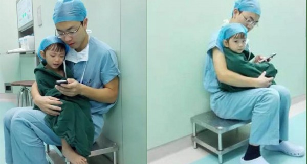 醫生竟然放下繁忙的醫護工作，並暫緩手術時間，抱著小女孩坐在角落！沒想到背後的原因是...讓網友都讚嘆不已！