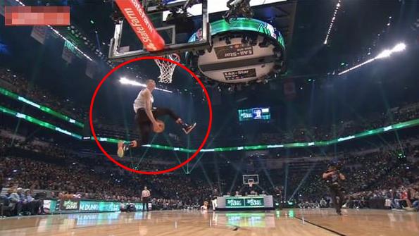 NBA全場暴動，19歲少年「灌籃王」狠奪冠！沒想到世界上竟然有人可以這樣灌籃... 太扯了！