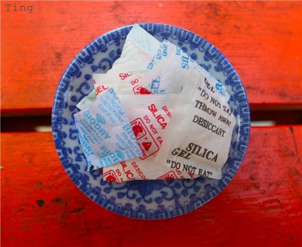 這麼多年來都後悔把「乾燥劑」丟掉了，想不到他還有這5個神用途...